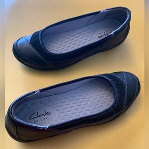 Clarks privo leather flats - like new never worn